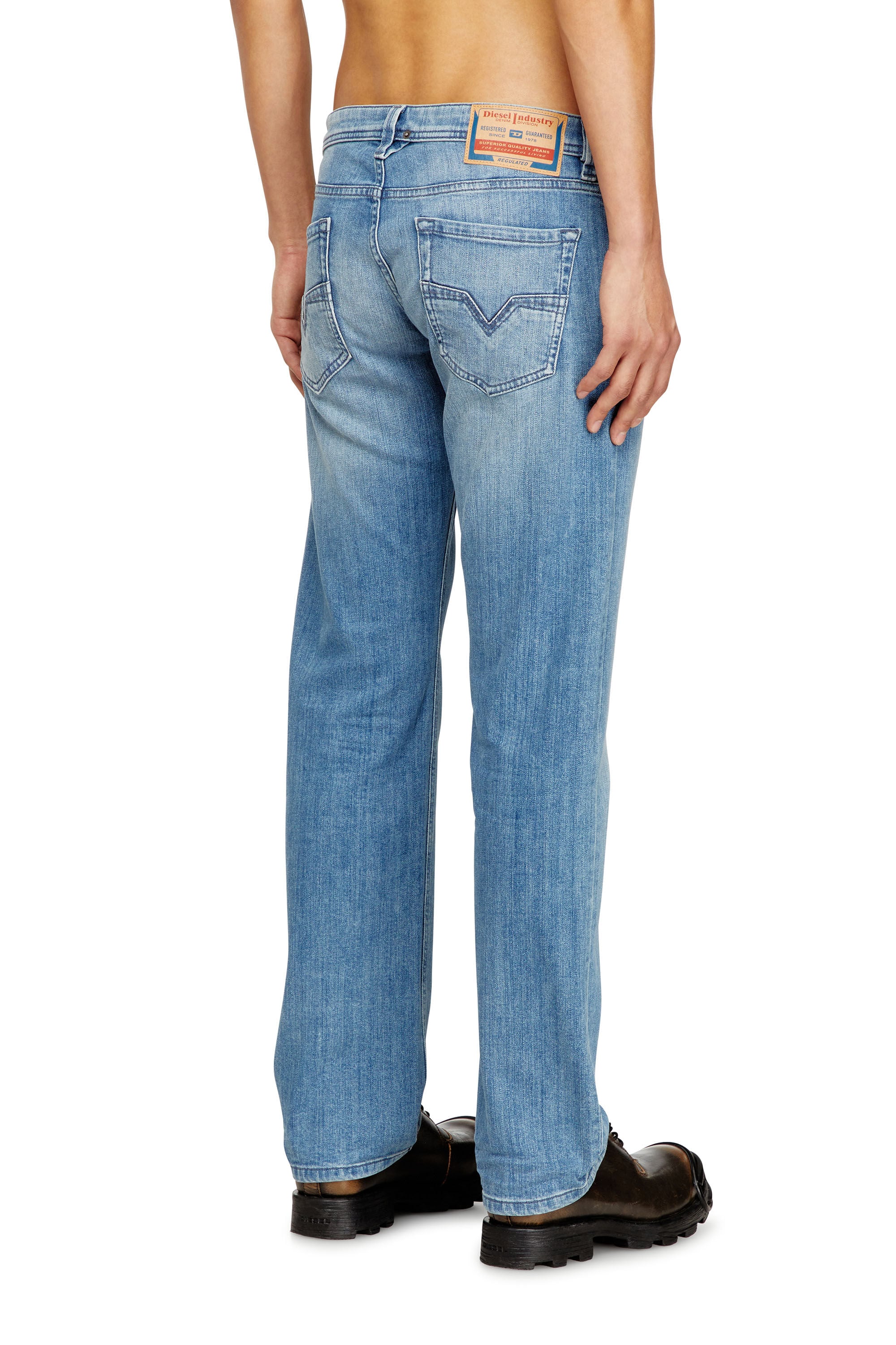 Men's Regular Jeans | Low Waist 1985 LarkeeLight Blue | Diesel DK