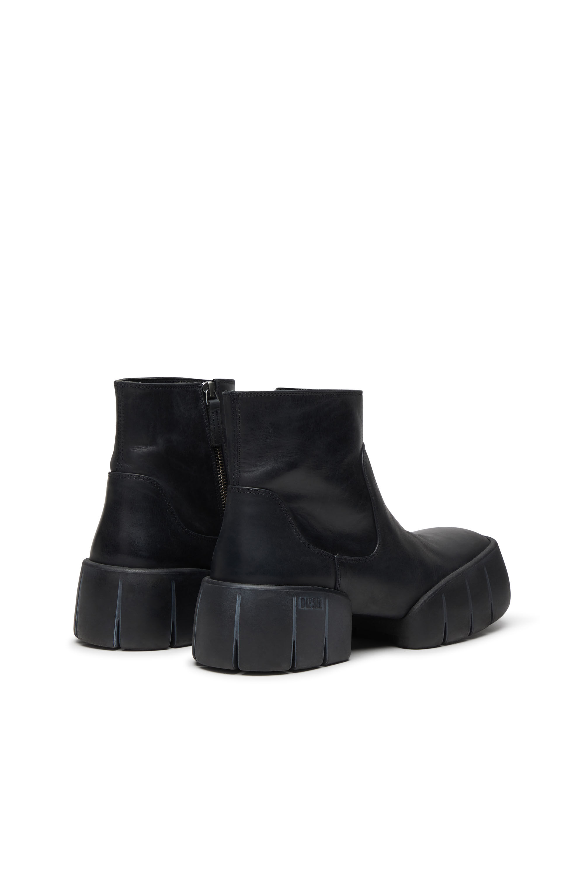 Diesel - D-TEX BT, Man's D-Tex-Oiled leather ankle boots with split sole in Black - 3