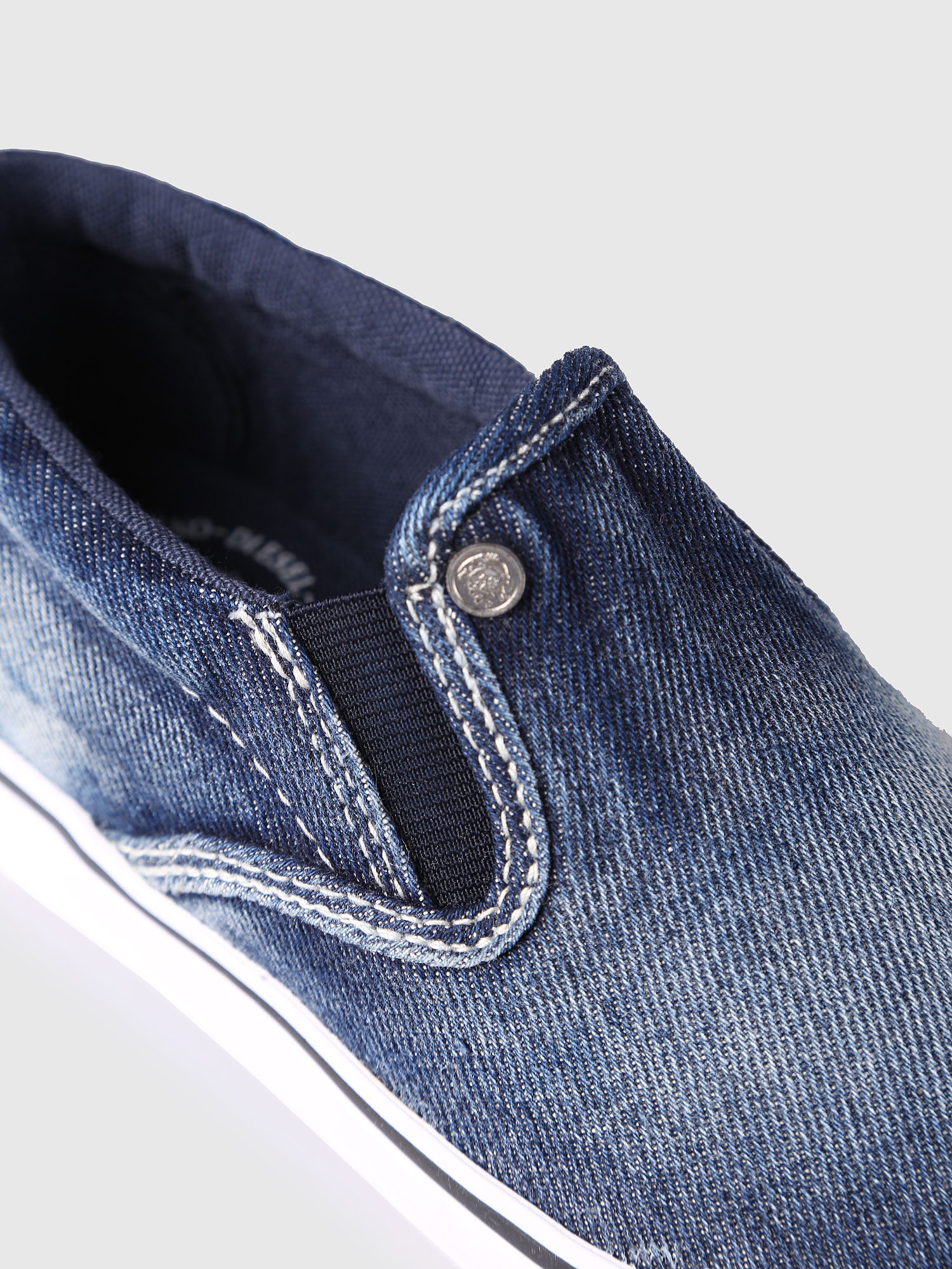 SLIP ON 21 DENIM CH: Slip-on sneakers treated | Diesel